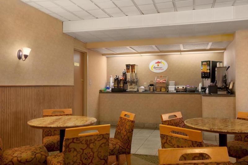 Fairbridge Inn Express Buffalo Airport Williamsville Exterior photo
